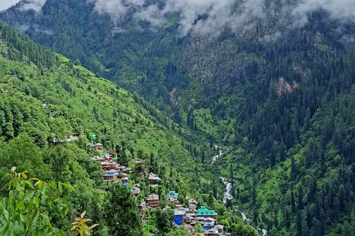 Jakha hanging village in Himachal Pradesh