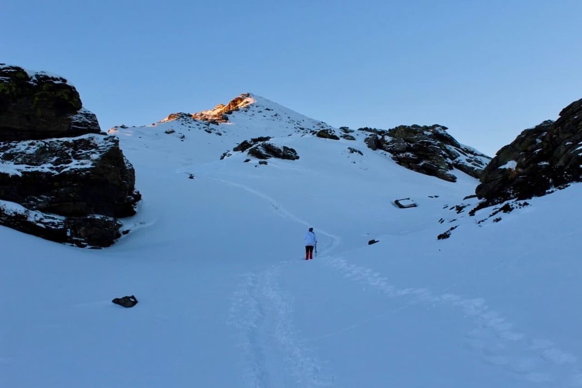 Sunrise view from the Kedarkantha Summit at 12,500 feet